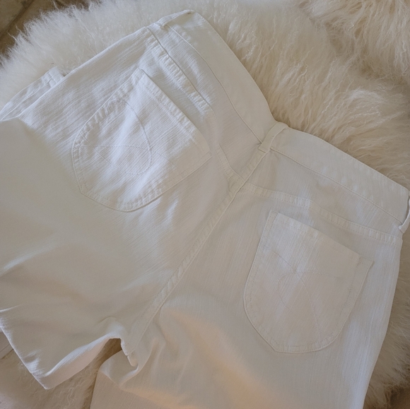 🤍CHICO'S PLATINUM JEANS🤍 - Picture 9 of 14